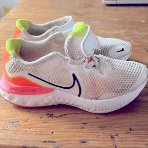 Girls Nike Renew Sneakers sz 11